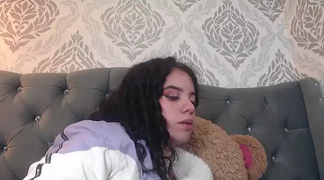 EmmaCowperr online show from March 6, 2025, 7:10 pm