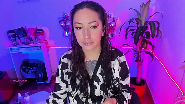 LucyStrike  online show from July 4, 2026, 1:56 am