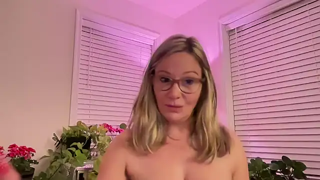 Snapshot of Milf_Goddess chatting on May 14, 2026, 7:48 am Milf Goddess online show from May 14, 2026, 7:48 am