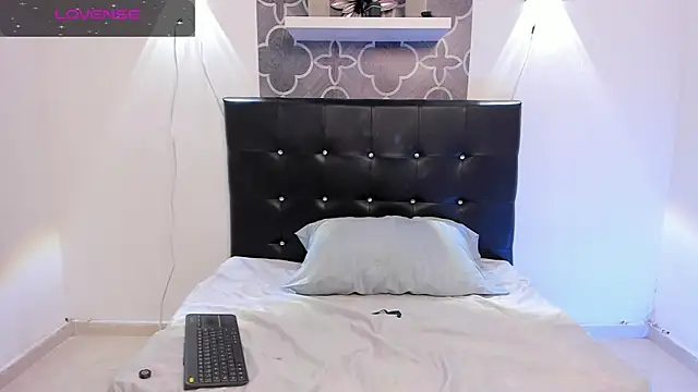 katybabyg online show from December 17, 2025, 12:44 pm