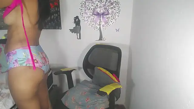 KamileLatinasexy online show from October 4, 2025, 8:51 pm