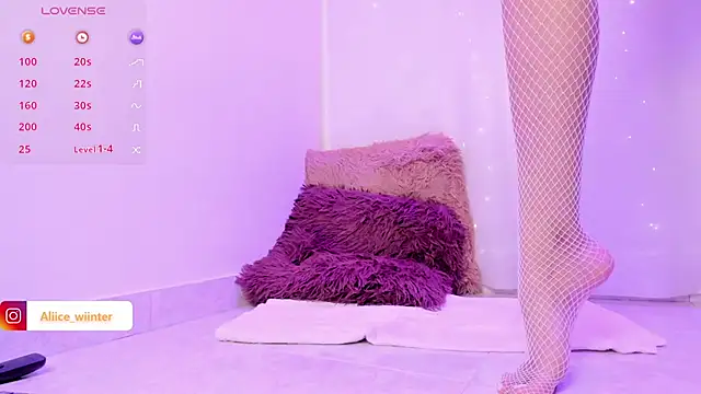 Snapshot of Alice_winter_ chatting on December 12, 2024, 3:10 am Alice winter online show from December 12, 2024, 3:10 am