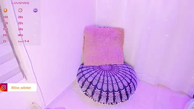 Snapshot of Alice_winter_ chatting on December 12, 2024, 11:25 pm Alice winter online show from December 12, 2024, 11:25 pm