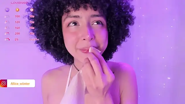 Snapshot of Alice_winter_ chatting on December 16, 2024, 1:31 am Alice winter online show from December 16, 2024, 1:31 am