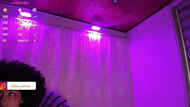 Snapshot of Alice_winter_ chatting on December 22, 2024, 9:09 pm Alice winter online show from December 22, 2024, 9:09 pm