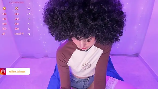 Snapshot of Alice_winter_ chatting on March 6, 2025, 10:26 pm Alice winter online show from March 6, 2025, 10:26 pm