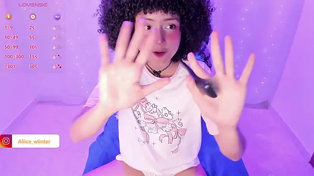 Snapshot of Alice_winter_ chatting on March 17, 2025, 10:17 pm Alice winter online show from March 17, 2025, 10:17 pm