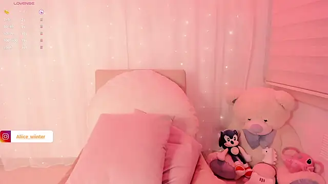 Snapshot of Alice_winter_ chatting on October 6, 2025, 7:11 pm Alice winter online show from October 6, 2025, 7:11 pm