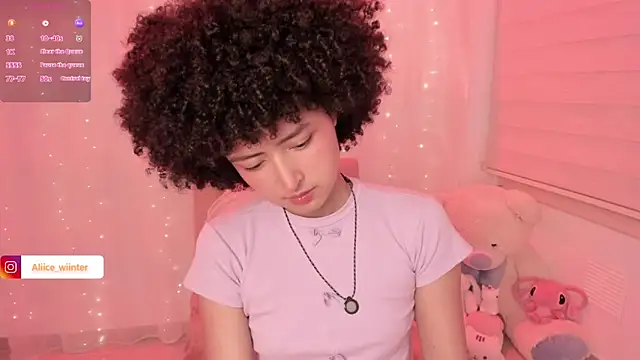 Snapshot of Alice_winter_ chatting on November 17, 2025, 6:24 pm Alice winter online show from November 17, 2025, 6:24 pm