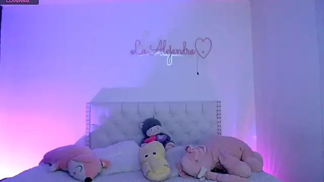 alee lenoxx online show from November 24, 2025, 8:03 am