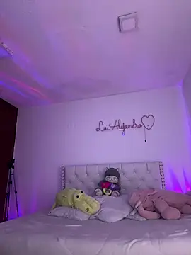 alee lenoxx online show from April 18, 2026, 2:10 pm