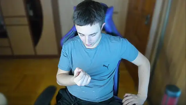 Snapshot of bigmark033 chatting on March 4, 2025, 2:10 pm bigmark033 online show from March 4, 2025, 2:10 pm