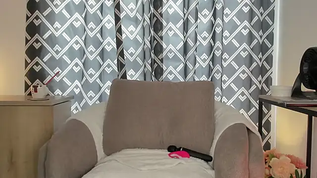 alyjonesoficiall online show from April 2, 2026, 4:04 pm