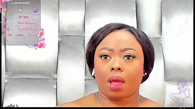 CamilaBenitez online show from October 18, 2025, 12:39 pm