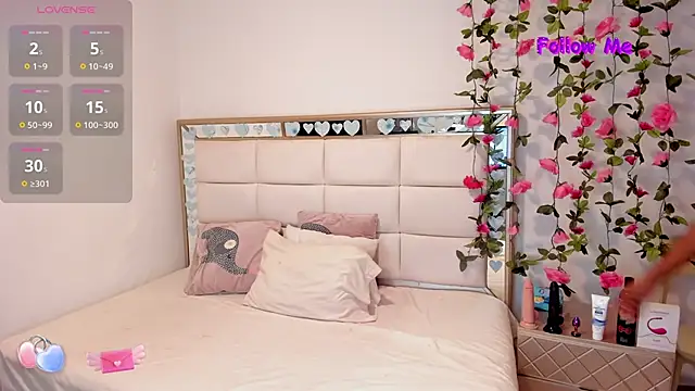 Snapshot of Vicky_Freedom chatting on December 19, 2024, 2:23 am Vicky Freedom online show from December 19, 2024, 2:23 am