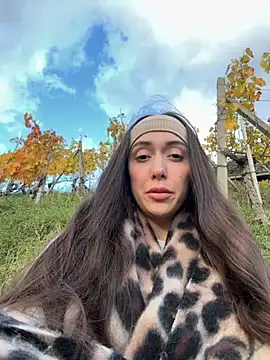 Snapshot of emiliasommer chatting on October 24, 2025, 3:08 pm emiliasommer online show from October 24, 2025, 3:08 pm