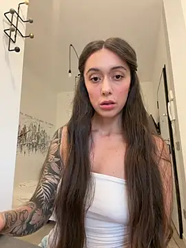 emiliasommer online show from June 4, 2026, 5:52 pm