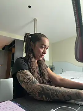 emiliasommer online show from June 17, 2026, 12:29 pm