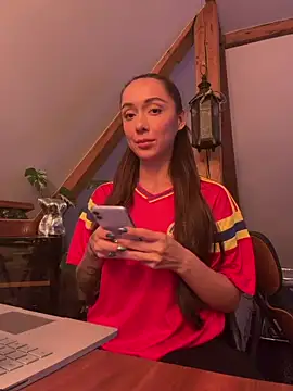 emiliasommer online show from July 7, 2026, 7:51 pm
