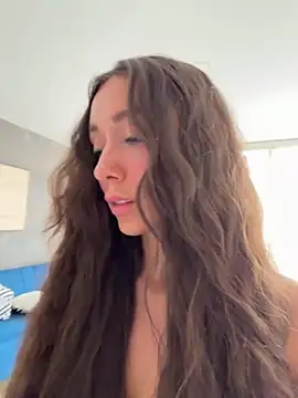emiliasommer online show from August 3, 2026, 7:39 pm