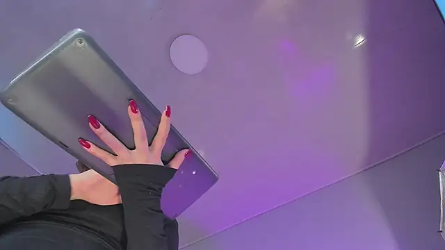 Hannah Borbon online show from February 20, 2025, 5:01 am