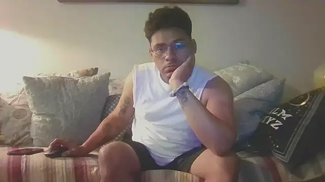 ThixxkkLatin online show from October 13, 2025, 5:18 am