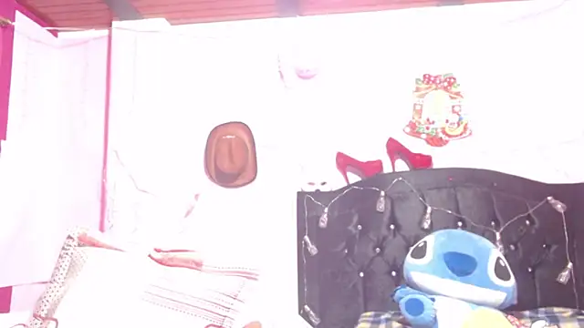 NikkiRous  online show from February 5, 2025, 2:05 pm