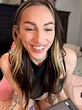 Snapshot of BrattyBae_xo chatting on May 19, 2026, 4:46 pm BrattyBae xo online show from May 19, 2026, 4:46 pm