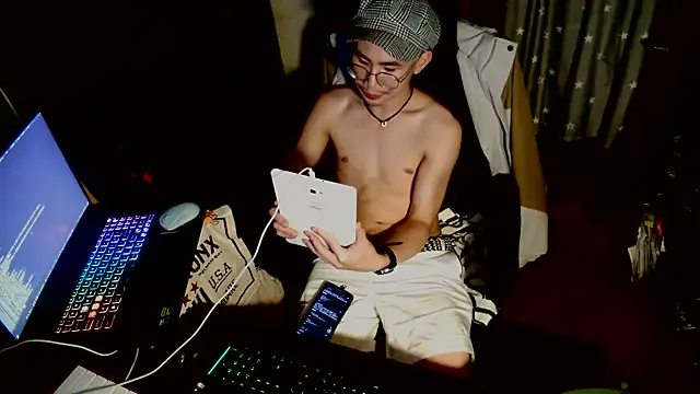 Snapshot of Moby_Yik chatting on May 12, 2026, 5:54 pm Moby Yik online show from May 12, 2026, 5:54 pm
