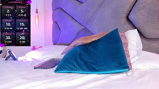 AilishBenson online show from February 19, 2025, 10:42 pm