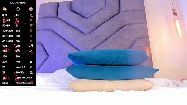 AilishBenson online show from October 30, 2025, 8:42 pm