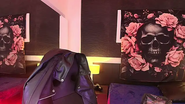 EvaaFoxxy1 online show from April 6, 2026, 12:39 pm