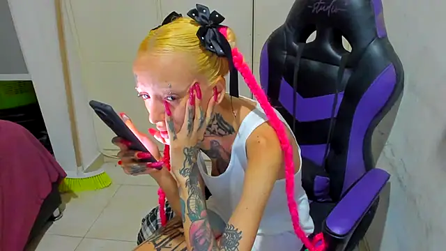 Snapshot of barbara_anal_squirt_ chatting on February 3, 2025, 12:36 am barbara anal squirt online show from February 3, 2025, 12:36 am