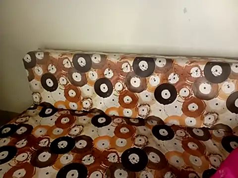 shuhana  online show from November 4, 2025, 2:21 am