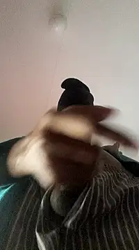 Snapshot of Gifttheskimaskboy chatting on March 18, 2025, 2:26 pm Gifttheskimaskboy online show from March 18, 2025, 2:26 pm