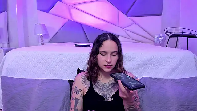 AnnyThompson  online show from January 25, 2025, 8:31 pm