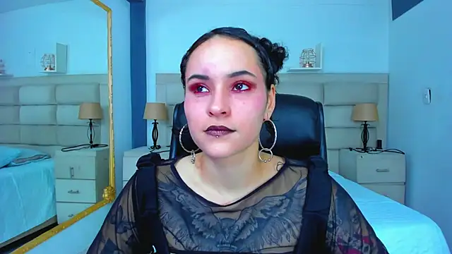 AnnyThompson  online show from September 17, 2025, 8:54 pm