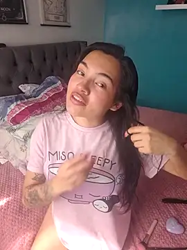 lauvelez   online show from February 4, 2026, 2:34 pm