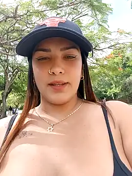 camiysebas21 online show from October 22, 2025, 6:51 pm