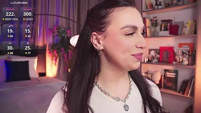 LunaNight online show from February 4, 2025, 2:39 am