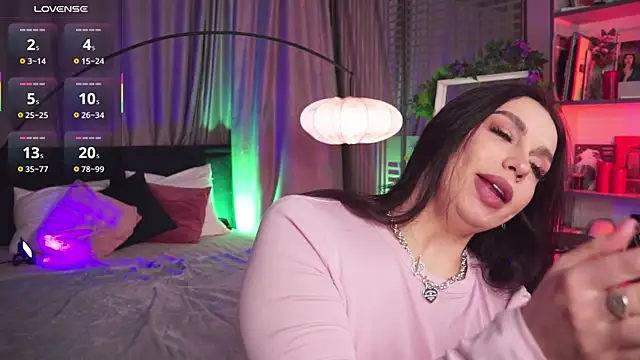 LunaNight online show from February 9, 2025, 3:11 am