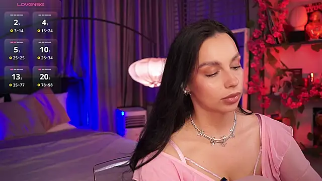 LunaNight online show from September 12, 2025, 8:20 pm