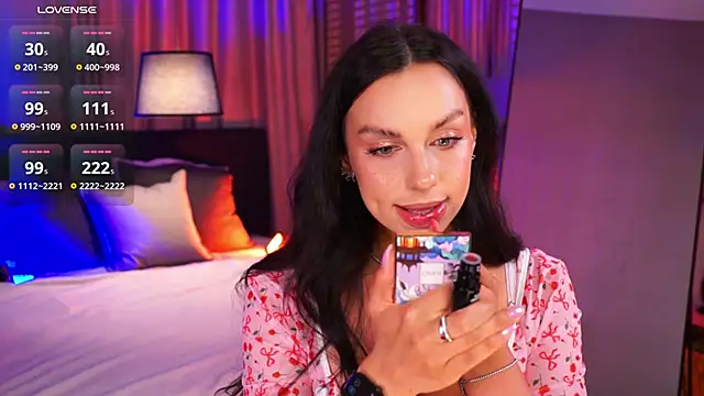 LunaNight online show from April 10, 2026, 8:24 pm