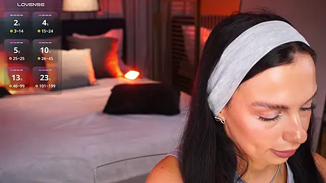 LunaNight online show from April 19, 2026, 8:44 pm