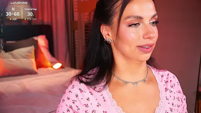 LunaNight online show from April 21, 2026, 1:42 am