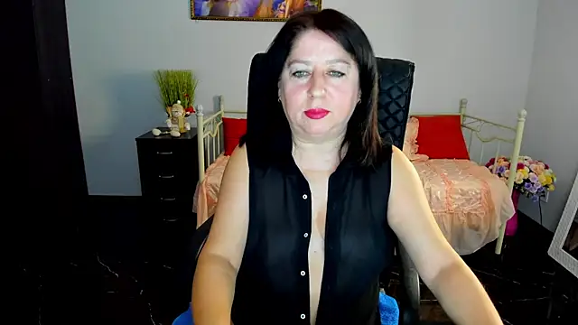 Julia Dean online show from February 10, 2025, 1:11 pm