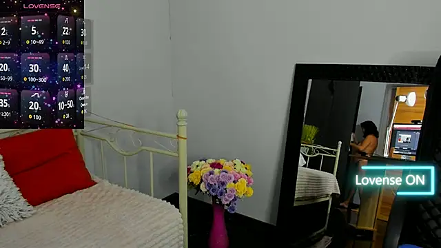 Julia Dean online show from November 8, 2025, 12:05 pm