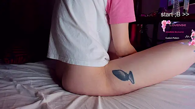 HunnyWifey online show from October 9, 2025, 3:48 am