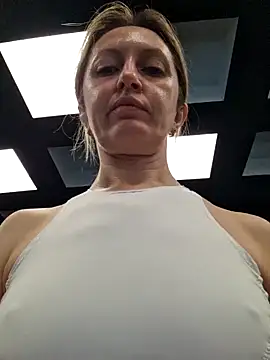 Miss    Mia  online show from December 19, 2025, 12:01 pm