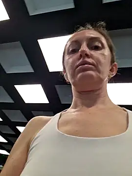 Miss    Mia  online show from February 5, 2026, 11:15 am